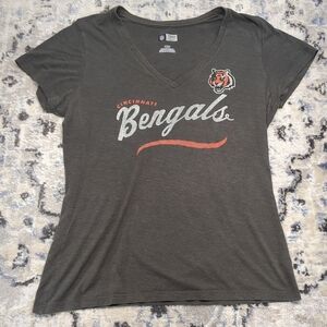 Cincinnati Bengals V-Neck Tee | Women’s L | NFL Team Apparel | Game Day Ready